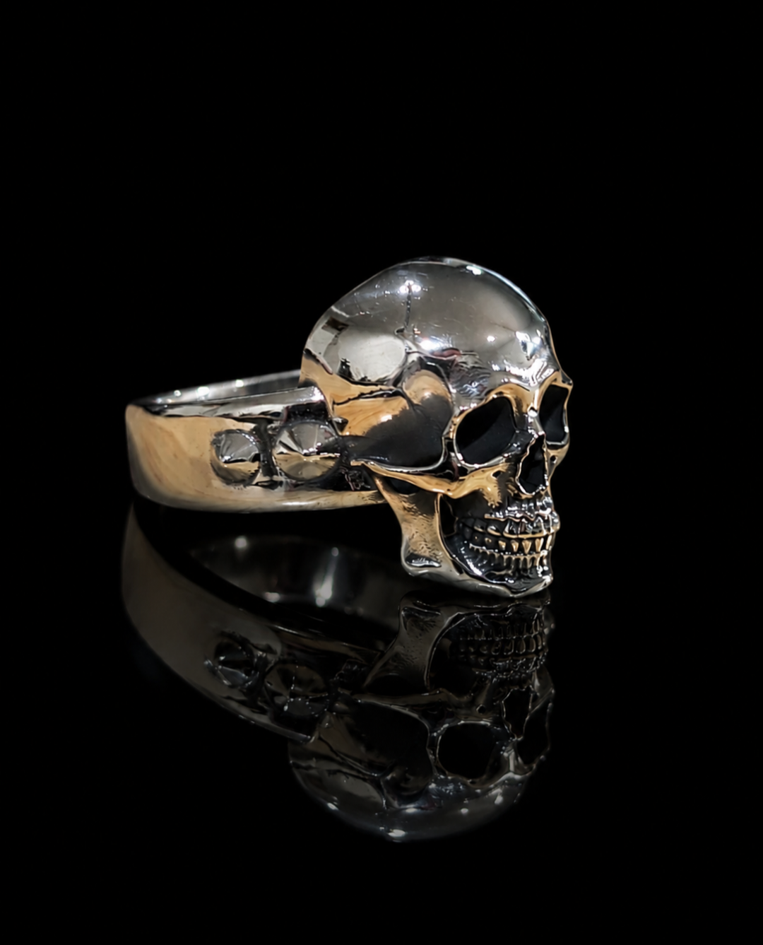 Rogue Skull Ring