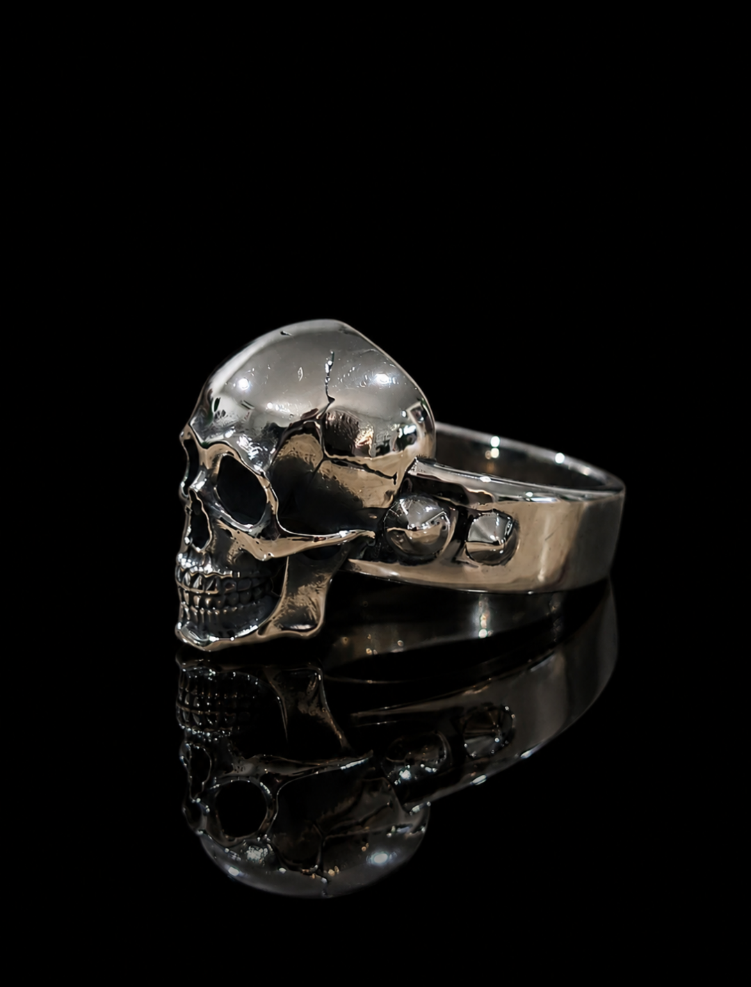 Rogue Skull Ring